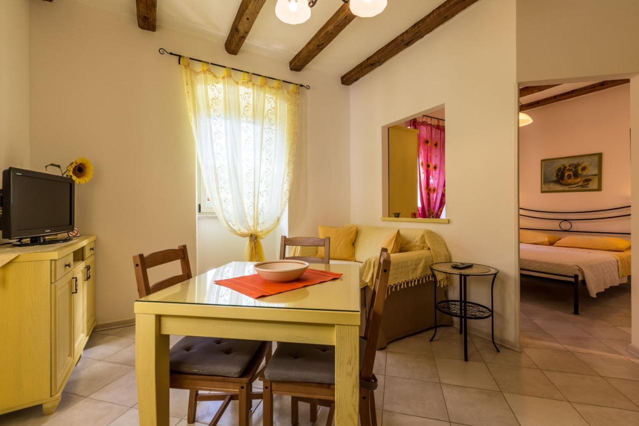 Apartments Casa Saina Rovigno Esterno foto