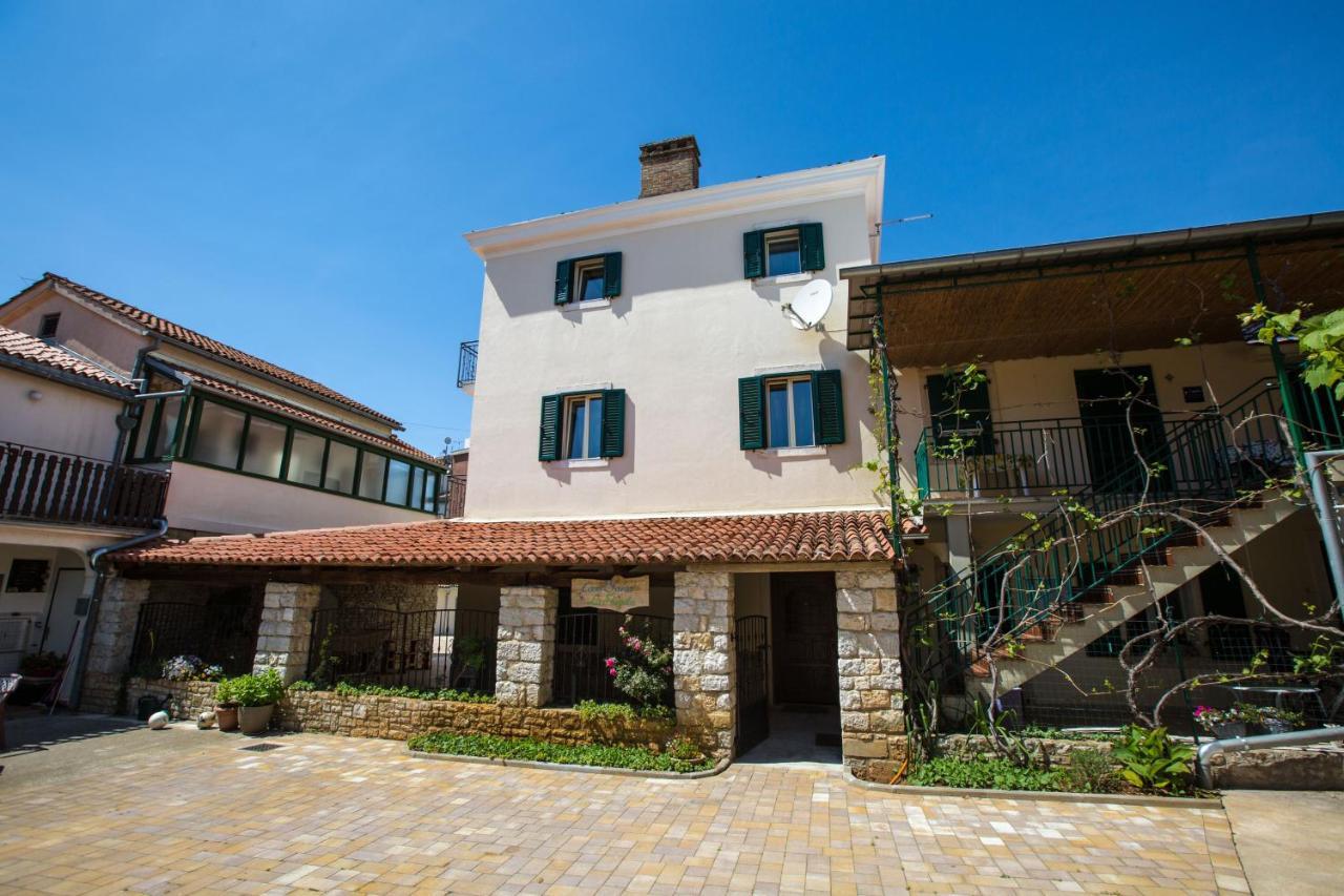 Apartments Casa Saina Rovigno Esterno foto