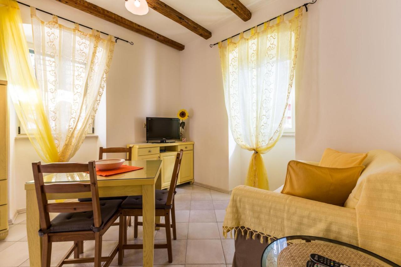 Apartments Casa Saina Rovigno Esterno foto