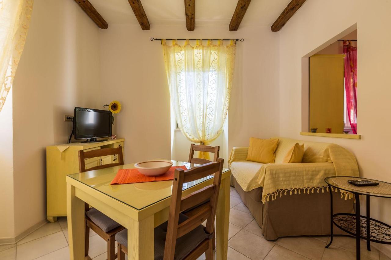 Apartments Casa Saina Rovigno Esterno foto