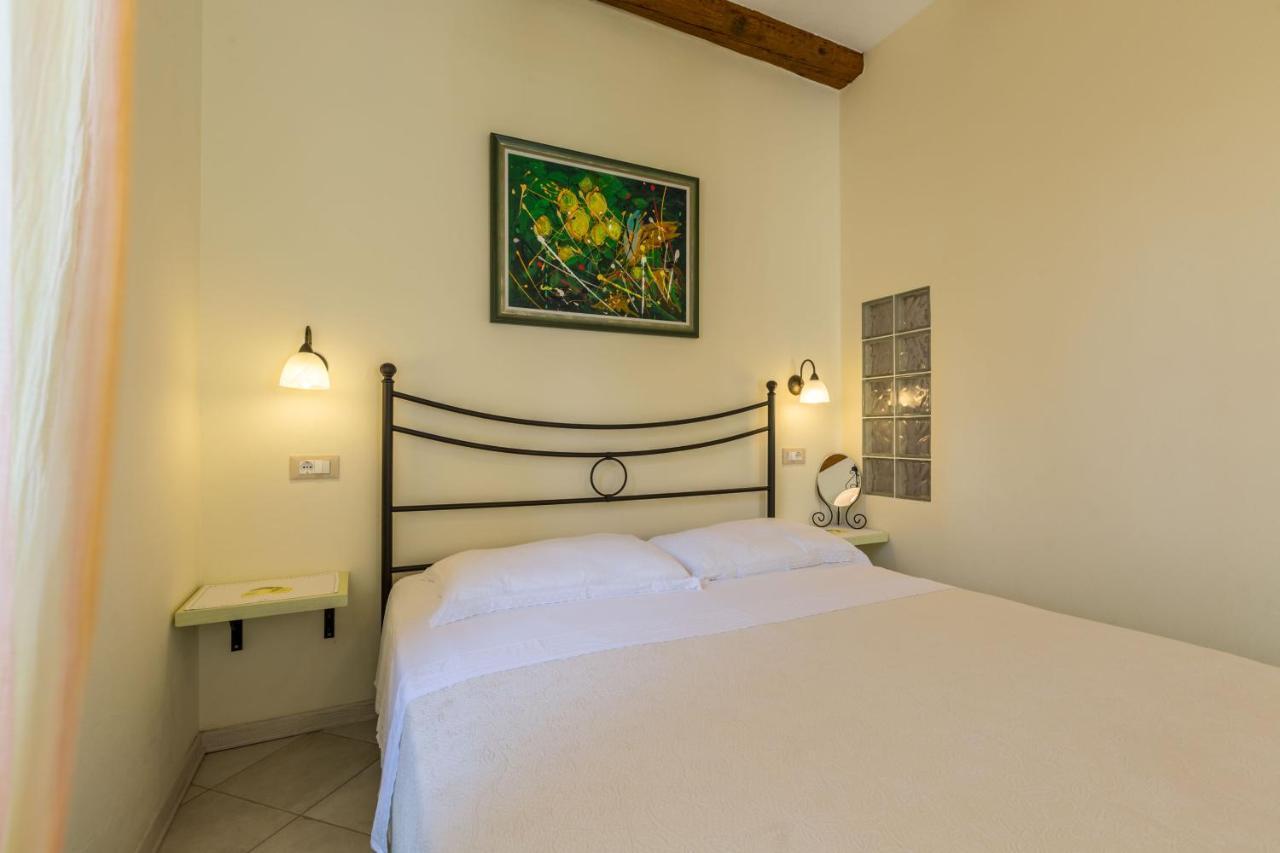 Apartments Casa Saina Rovigno Esterno foto