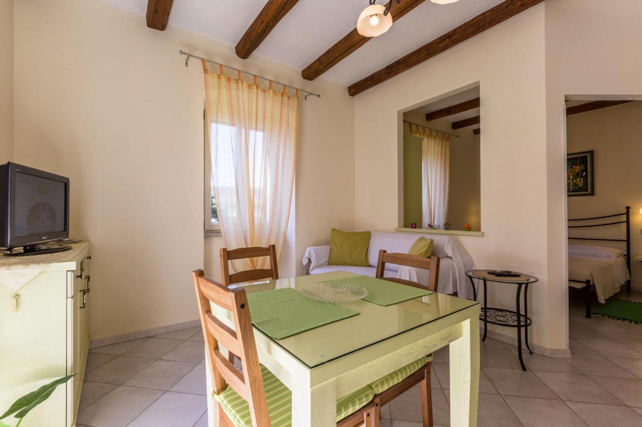 Apartments Casa Saina Rovigno Esterno foto