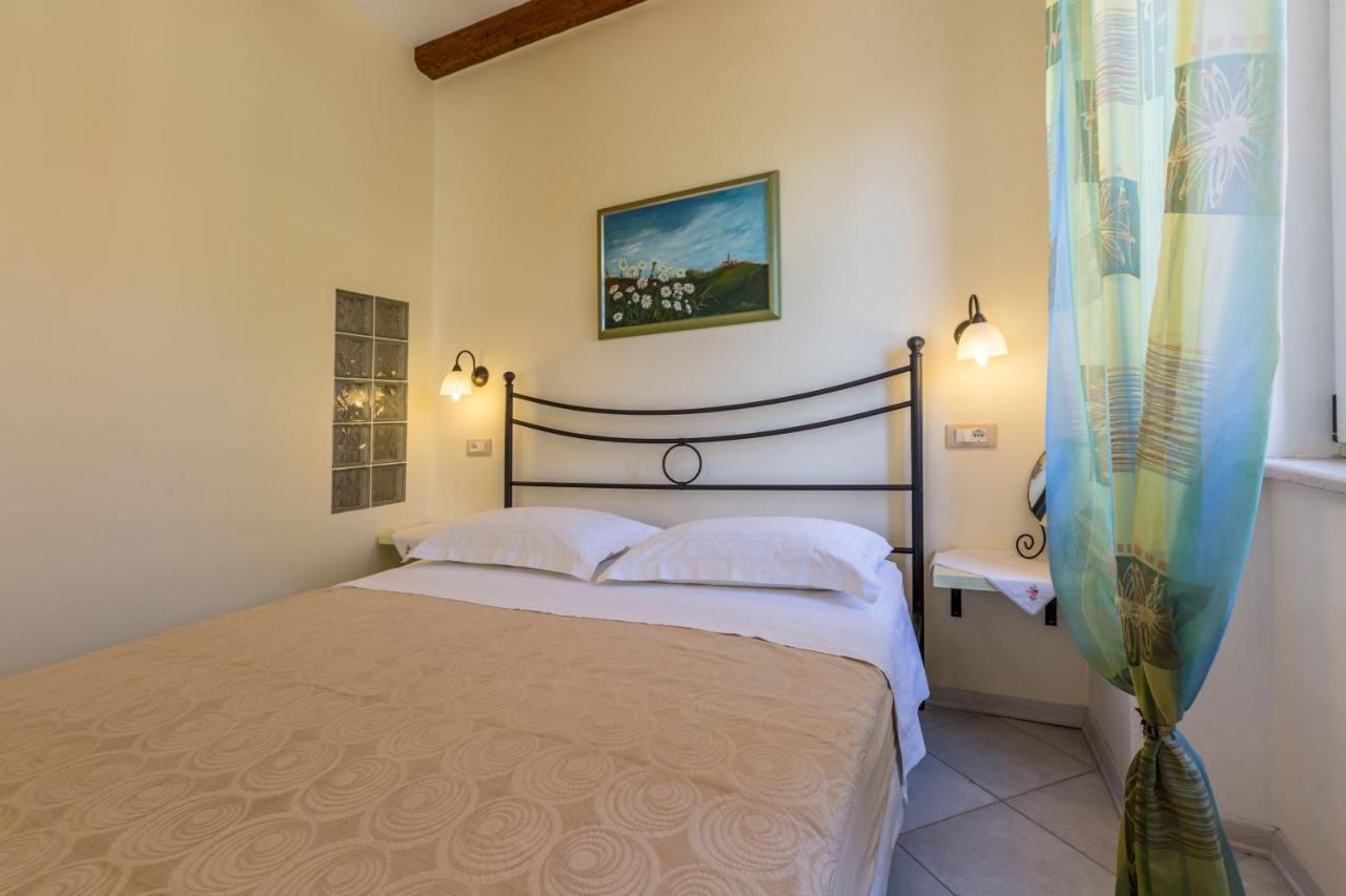 Apartments Casa Saina Rovigno Esterno foto