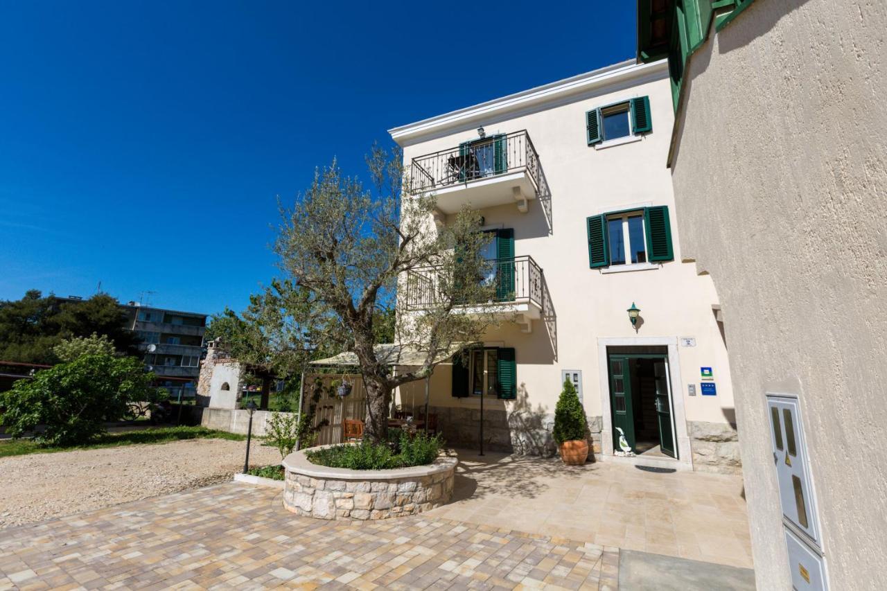 Apartments Casa Saina Rovigno Esterno foto