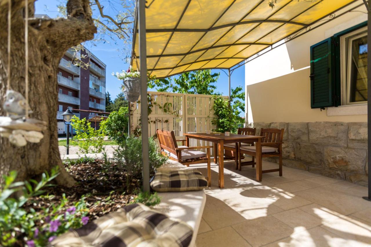 Apartments Casa Saina Rovigno Esterno foto
